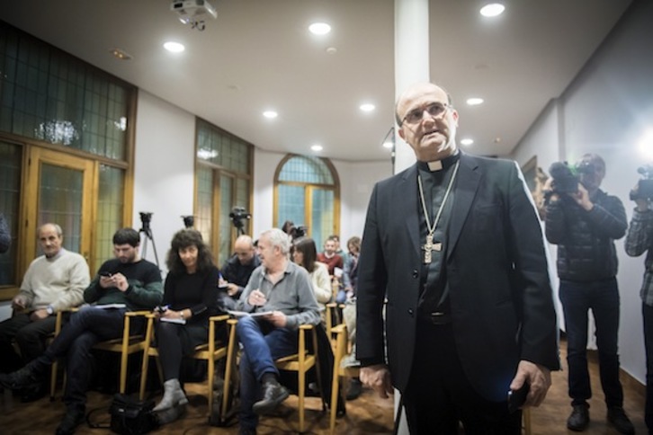 El obispo de Donostia, José Ignacio Munilla, al llegar a la rueda de prensa. (Gorka RUBIO/ARGAZKI PRESS)