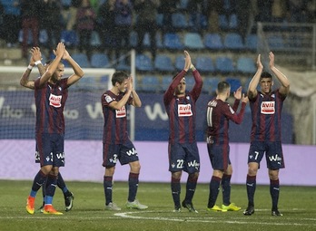 Los jugadores celebran la clasificación para los cuartos de final de la Copa. (Monika DEL VALLE/ARGAZKI PRESS)