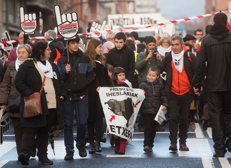 Manifestazioa hasi aurretik. (Luis JAUREGIALTZO/ARGAZKI PRESS) Manifestazioa hasi aurretik. (Luis JAUREGIALTZO/ARGAZKI PRESS)