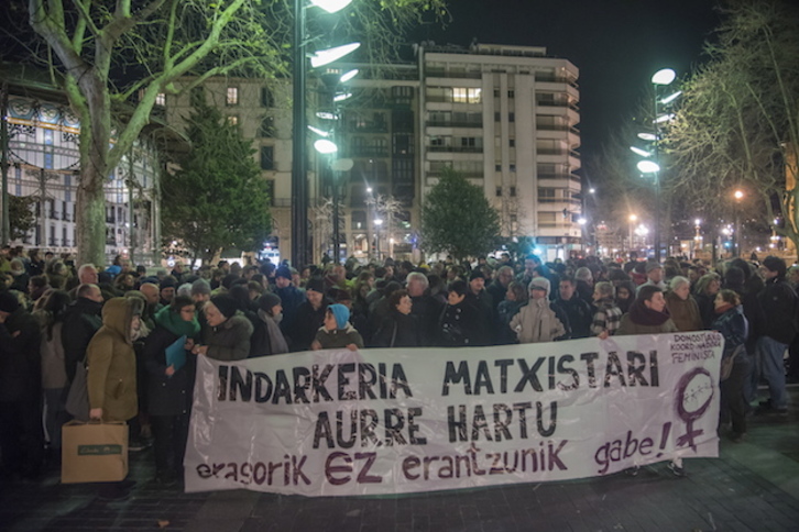 Concentración celebrada en el Boulevard de Donostia. (Andoni CANELLADA / ARGAZKI PRESS)