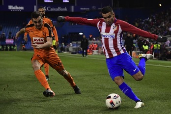 Eibar baloiaren atzetik ibili da partida guztian. (Javier SORIANO / AFP)