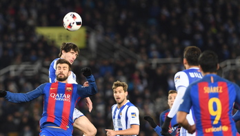 Ambos equipos han disputado cada balón. (ARGAZKI PRESS)