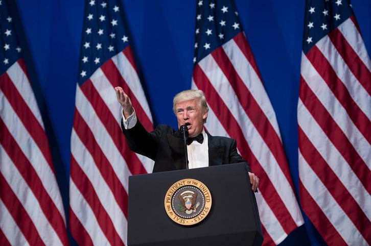 Trump ha tomado su primera medida de su mandato. (Brendan SMIALOWSKI/AFP)