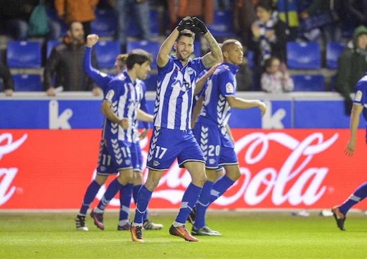 Édgar Méndez celebra su tanto. (Juanan RUIZ/ARGAZKI PRESS)
