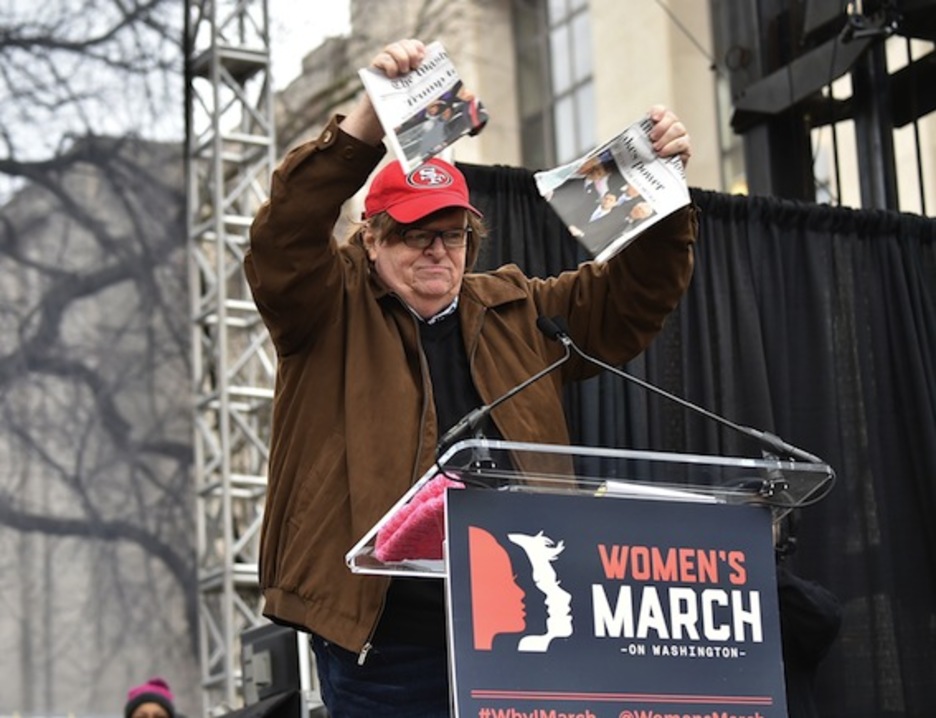 El cineasta Michael Moore ha roto una portada sobre la investidura de Trump. (Theo WARGO/AFP) 