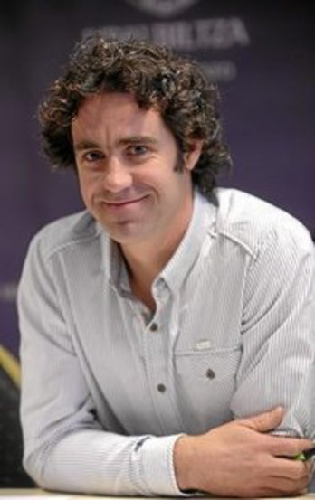 Daniel Olzomendi Alain Iriart Hiriburuko auzapezarekin batera aritu da Gidaritza Batzordean.