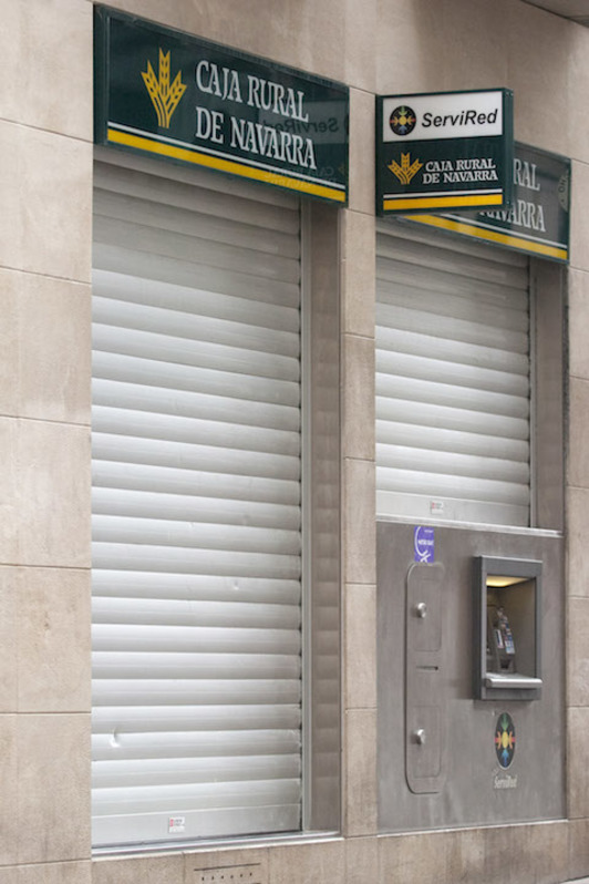Una sucursal de Caja Rural de Navarra. (Iñigo URIZ / ARGAZKI PRESS)