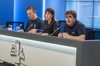 Mikel Otero, este martes junto a Miren Larrion y Kike Fernández de Pinedo. (Jaizki FONTANEDA / ARGAZKI PRESS)