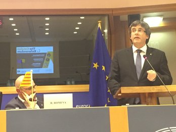 Puigdemont ha comparecido en el Parlamento Europeo. (@Josu_Juaristi)