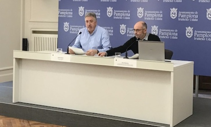 Un momento de la comparecencia del alcalde Asiron y el concejal Abaurrea. (AYUNTAMIENTO DE IRUÑEA)