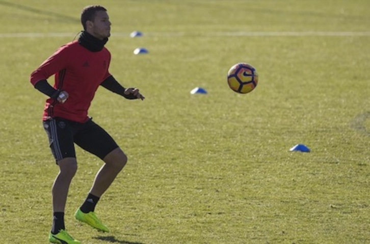 Tano, durante un entrenamiento con los rojillos. (OSASUNA)