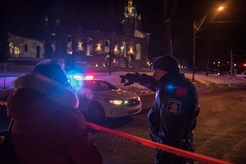 La Policía ha establecido un perímetro de seguridad alrededor de la mezquita. (Alice CHICHE/AFP)