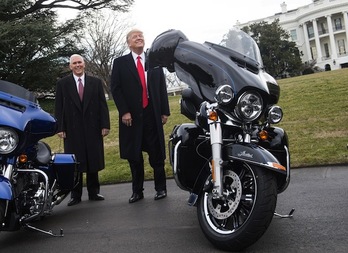 El presidente de EEUU, Donald Trump, junto a su vicepresidente, Mike Pence. (Nicholas KAMM/AFP)