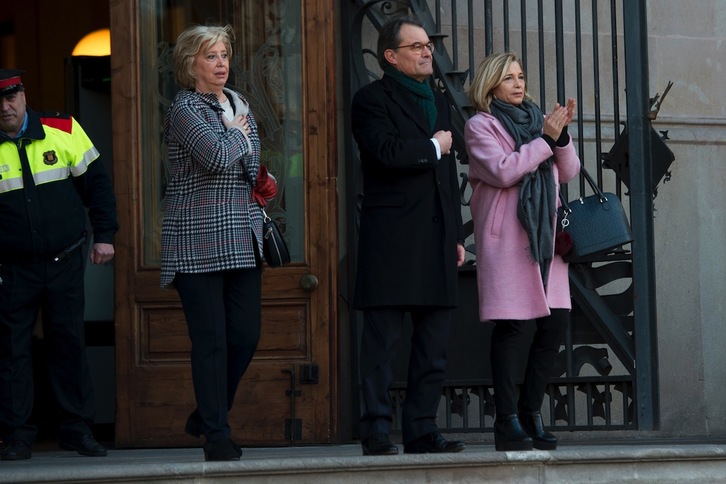Rigau, Mas y Ortega, a las puertas del TSJC. (Josep LAGO / AFP)
