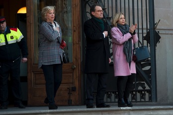 Rigau, Mas y Ortega, a las puertas del TSJC. (Josep LAGO / AFP)