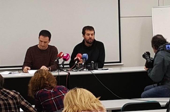 Un momento de la comparecencia de los coordinadores de ELA y LAB en Nafarroa. (LAB)