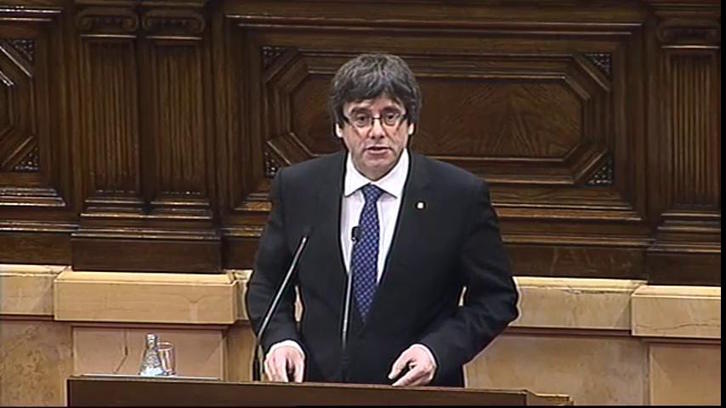 El president Puigdemont, en su intervención en el Parlamento catalán. (@parlament_cat)