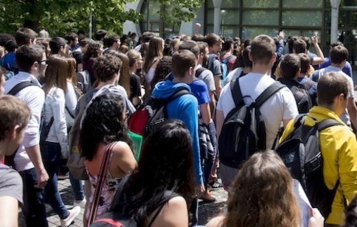 El euskara es empleado especialmente entre los jóvenes. (Iñigo URIZ/ARGAZKI PRESS)