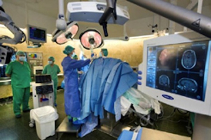 Personal sanitario durante una intervención quirúrgica. (GOBIERNO DE NAFARROA)