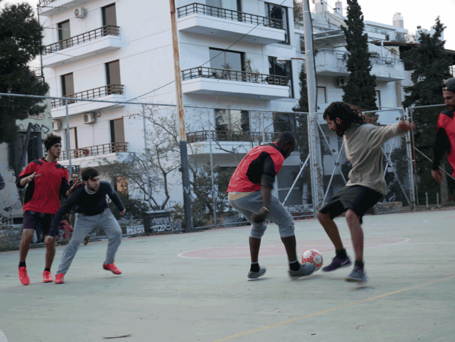Ha comenzado la liga, y todavía faltan las equipaciones solidarias. Están aún por llegar.