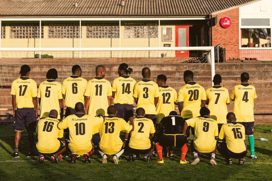 Una imagen resume todas nuestras palabras. Los refugiados del equipo Lampedusa FC.