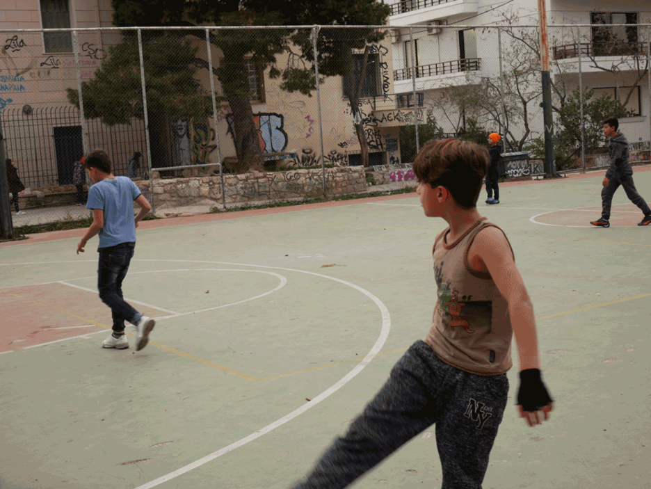 A pesar de sufrir un invierno  durísimo, no hay frío para los pequeños jugadores sirios.