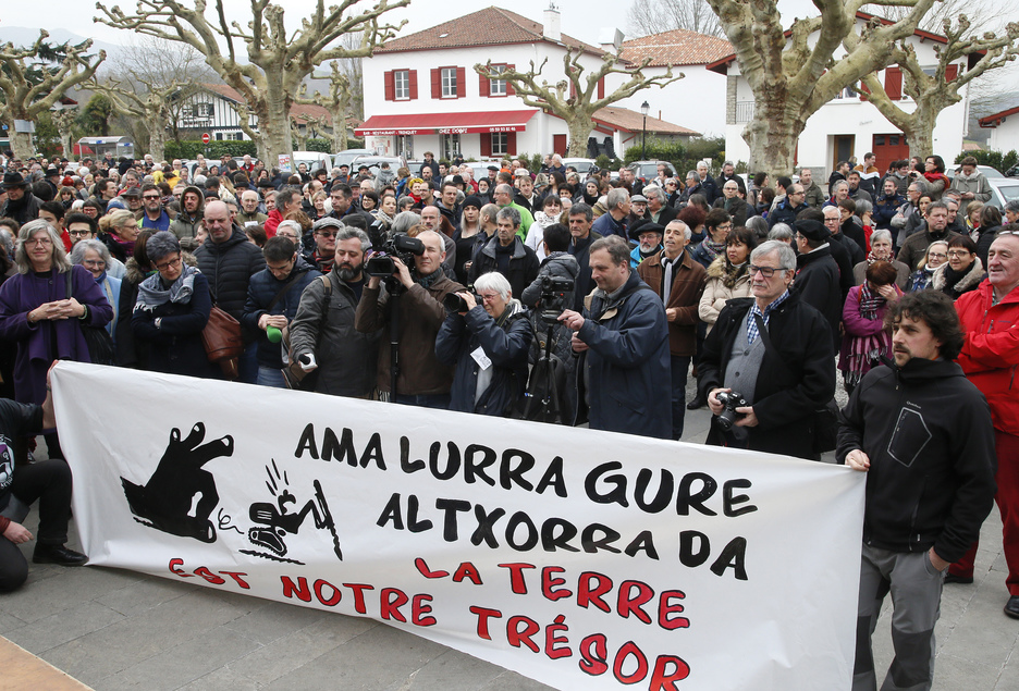 Les medias aussi étaient là pour couvrir l'évènement. ©Bob EDME