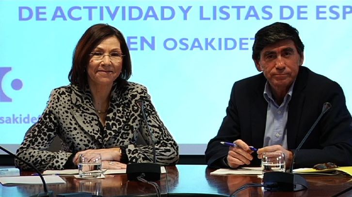 La directora general de Osakidetza, María Jesus Múgica, y el director de Atención Sanitaria, Andoni Arzelay. (IREKIA)