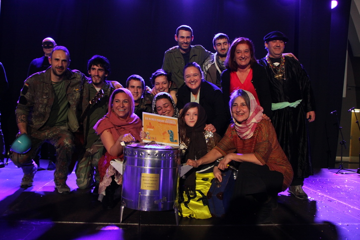 Sin Kuartel konpartsako kideak.