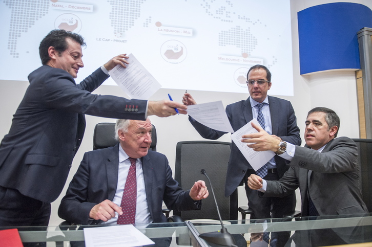 Firma del acuerdo para impulsar Ocean Work Centre. (ARGAZKI PRESS)