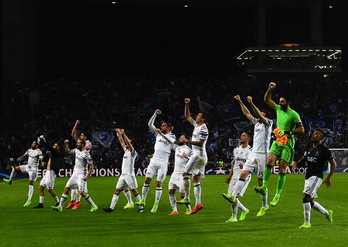 Los jugadores de la Juventus celebran la importante victoria. (Francisco LEONG / AFP)