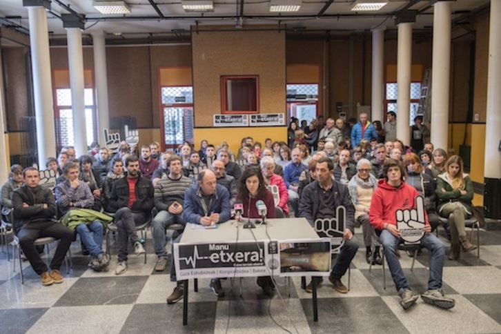 Manu Azkarateren askatasuna aldarrikatzeko agerraldia egin zuten iragan larunbatean, Tolosan, haren herrian. (Juan Carlos RUIZ/ARGAZKI PRESS)
