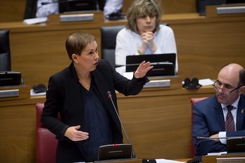 La presidenta Barkos, en una intervención en el Parlamento. (Iñigo URIZ/ARGAZKI PRESS)