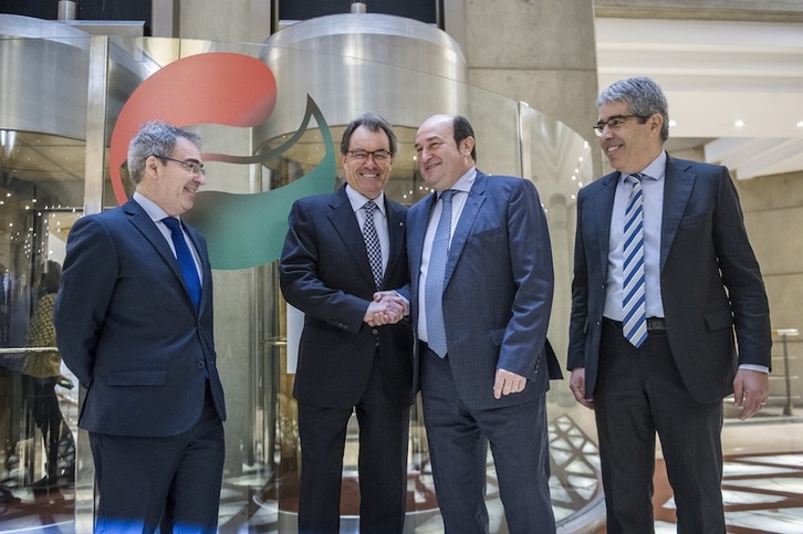 Reunión de Andoni Ortuzar con Artur Mas y Francesc Homs. (Marisol RAMIREZ / ARGAZKI PRESS)