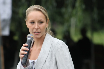 Marion Maréchal Le Pen Fronte Nazionaleko diputatua.