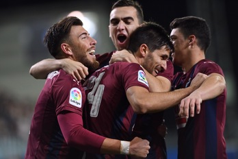 Ospatzeko moduan dabil Eibar. (Jon URBE / ARGAZKI PRESS)