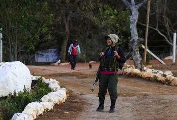 Una guerrillera de las FARC en el campamento de San José de Oriente. (Luis ACOSTA / AFP)