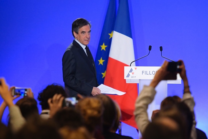 François Fillon ha comparecido a mediodía y ha anunciado que no se retira. (Christophe ARCHAMBAULT/AFP)