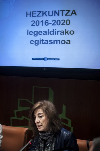 Cristina Uriarte, Legebiltzarrean eginiko agerraldi batean. (Jaizki FONTANEDA/ARGAZKI PRESS)