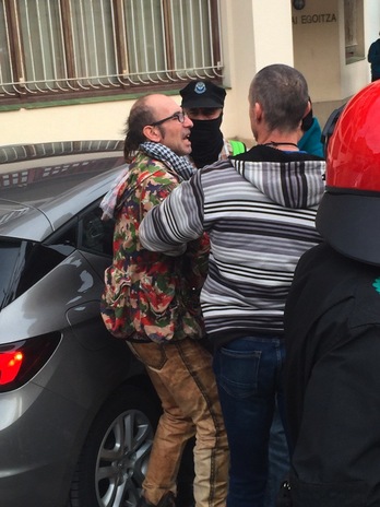 Ibon Iparragirre Ondarroara iritsi den unea. (@uurruzuno)