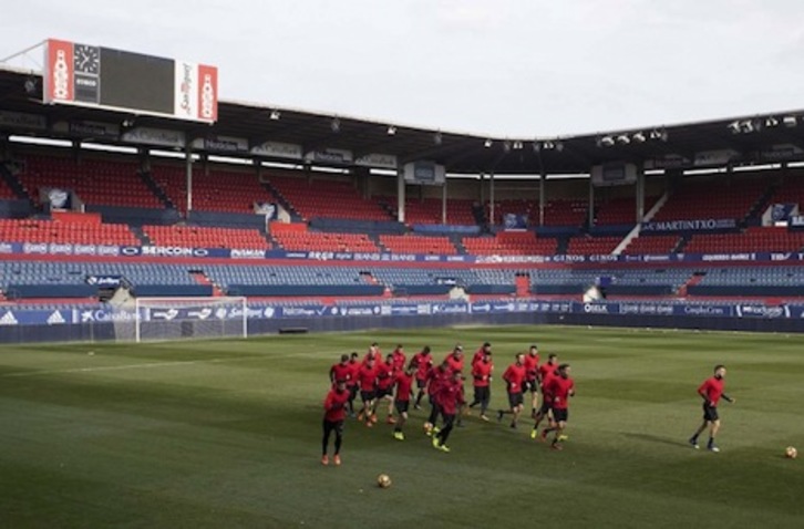 La plantilla ha entrenado en El Sadar a puerta cerrada para preparar el partido ante Las Palmas. (OSASUNA)