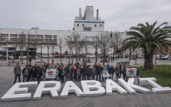 Delegadas y delegados sindicales de Oarsoaldea, este viernes en Errenteria. (Andoni CANELLADA / ARGAZKI PRESS)