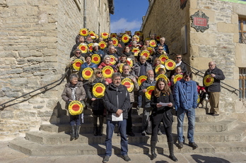 Lectura del manifiesto contra Garoña suscrito por personalidades alavesas. (Juanan RUIZ / ARGAZKI PRESS)