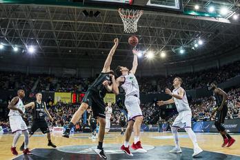 Las decisiones arbitrales han influido en el devenir del encuentro. (Aritz LOIOLA/ARGAZKI PRESS)