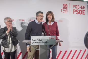 López, junto a Mendia en el acto celebrado en Donostia. (Juan Carlos RUIZ/ARGAZKI PRESS)