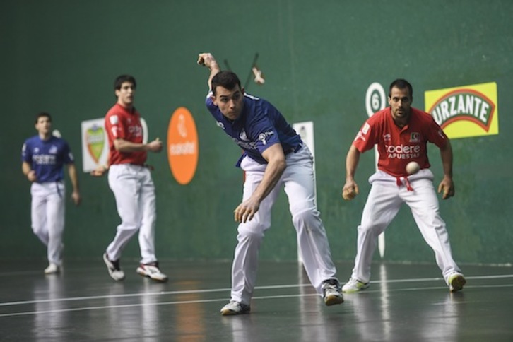 Erik Jaka, partidaren une batean. (Jon URBE/ARGAZKI PRESS)