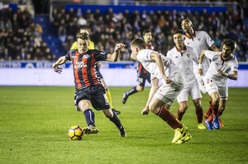 Ibai Gómez, en un lance del encuentro. (Jaizki FONTANEDA/ARGAZKI PRESS)
