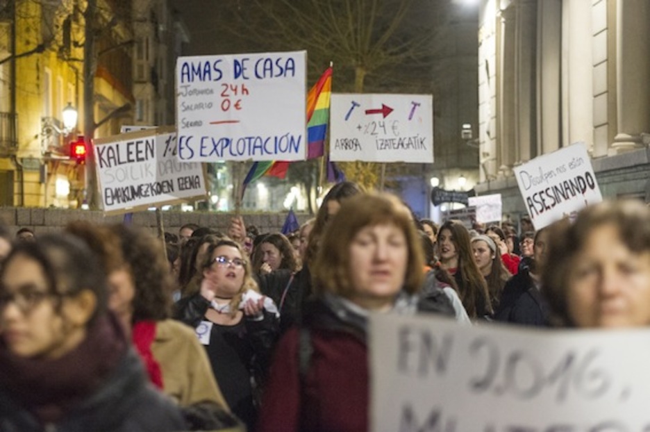 Kartel ugari erakutsi dituzte manifestariek. (Juanan RUIZ/ARGAZKI PRESS)