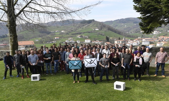 Gernikan bildu dira Busturialdeko herri ezberdinetako ordezkariak. (Aritz LOIOLA/ARGAZKI PRESS)