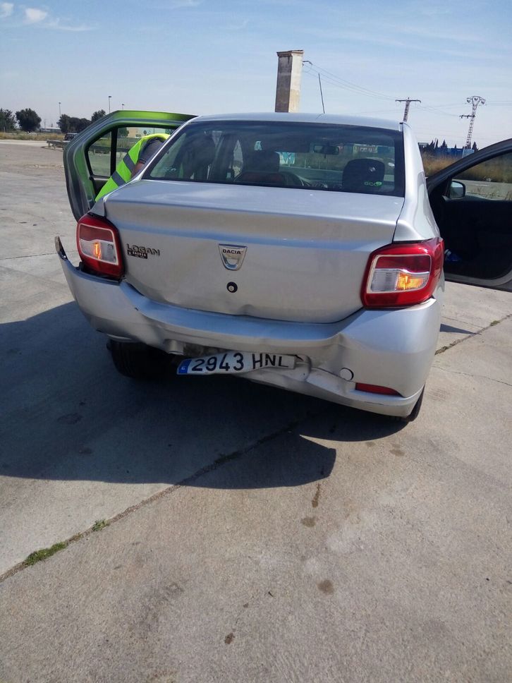 El coche de los amigos del preso tras el accidente. (Etxerat)
